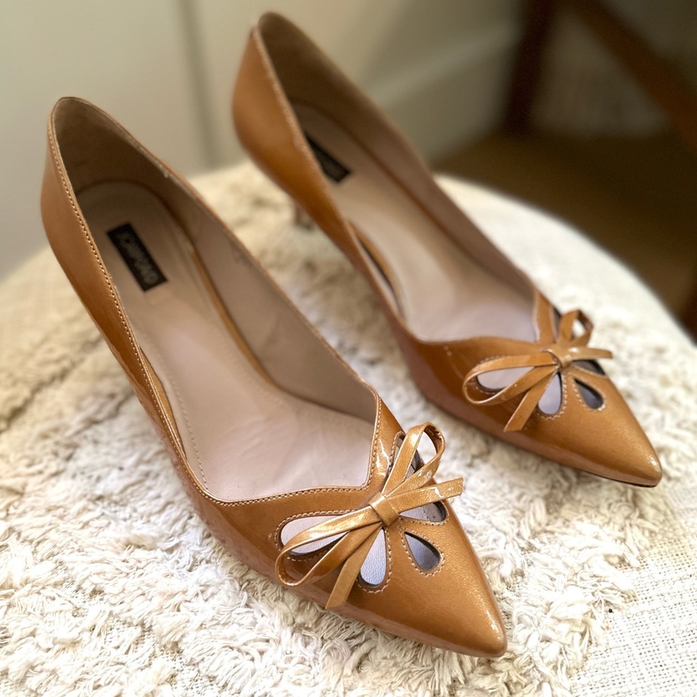 Joan and David Dagardner Caramel Gold Colored Kitten Heels Size 7.5 Wide 7.5 W